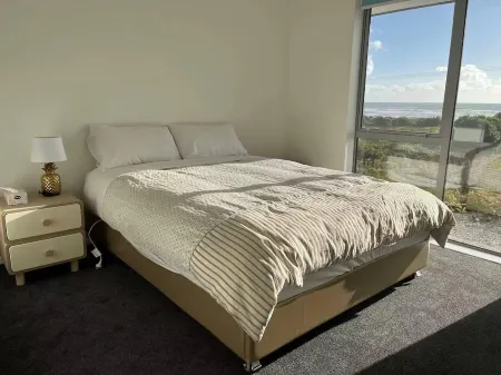 Seaview's New 2 Bedrooms House Отели рядом с достопримечательностью «Southern Breakwater Viewing Platform»