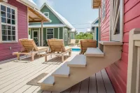 Purple Pearl Cottage with a Pool and Modern Amenities
