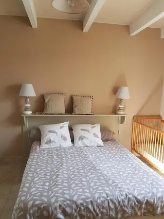 Gîte de Léa: Mas in stone near Mont ventoux, Dentelles montmirail Отели в г. 'Воклюз