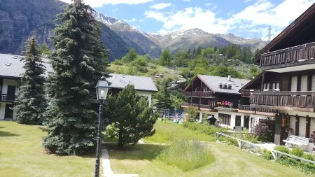 3.5 room apartment with south-facing balcony - 80 m² with a view of 4000, quiet area