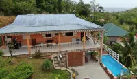 PRETTY VILLA, ALL COMFORT, in exotic wood, NEAR BEACH and PRIVATE SWIMMING POOL