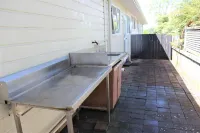 Lakeside apartment with boat ramp & jetties
