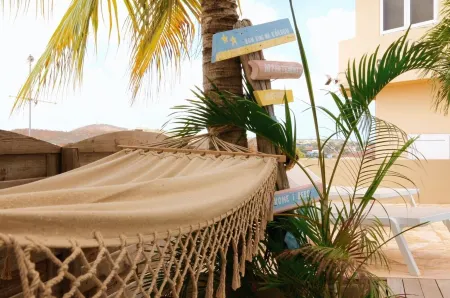 Nice, atmospheric studio near the beach!