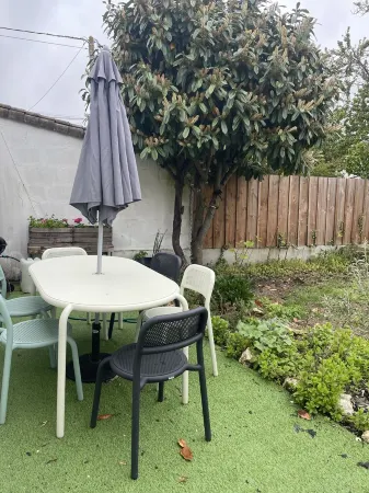 Old restored wine storehouse between sea and forest Отели в г. Руайан