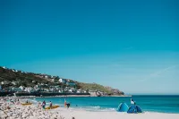 Kenegie Manor Court - Apartment with Heated Pool in Grade II listed Manor House