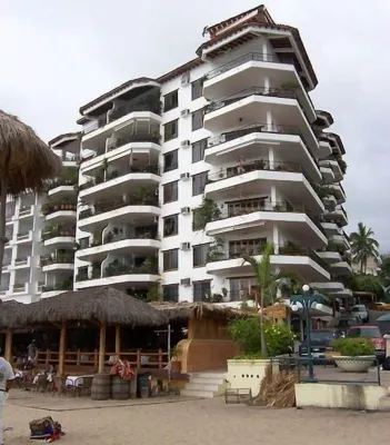Beachfront Condo - Los Muertos Beach - La Palapa - WALK EVERYWHERE