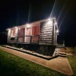Hillside Hideaway Chalet With Swimming Pool, Play Area, Fishing Lake Hotel di 