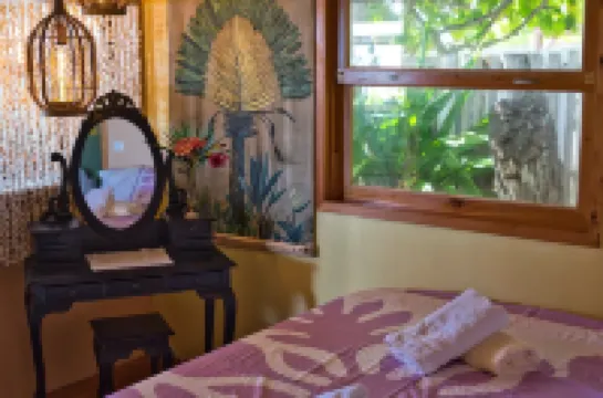 Air-conditioned bungalow by the sea in Moorea