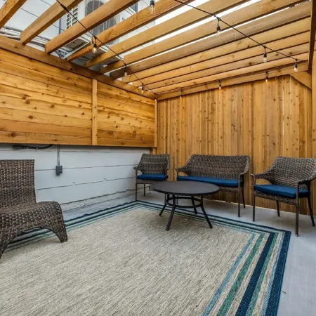 Tulsa Getaway w/Pergola-Grill-TV's & Personal AC/Heater in Every Bedroom