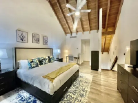 Sea Haven Villa - Renovated modern, 2-story, oceanfront at Sapphire Beach Resort
