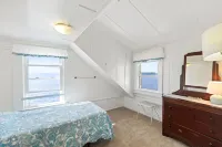 DIRECT WATERFRONT PRIVATE BEACH