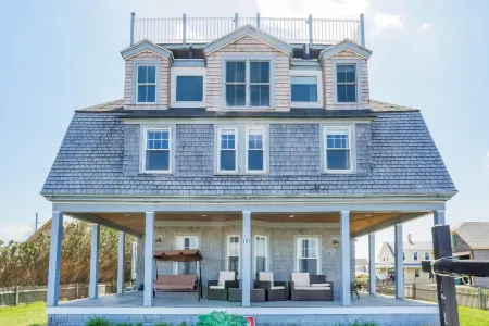 Looking for a HUGE family reunion house, Corporate Holiday Events Отели в г. Маршфилд