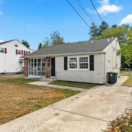Charming 3-bedroom house in Glassboro with WiFi, AC
