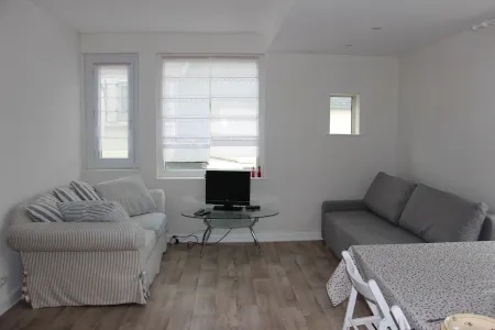 Appartement Bord de mer Calme et Paisible Отели в г. Требёрден