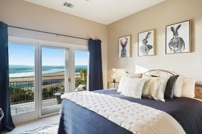Lake Travis Chic with MILES of views and Awesome amenities