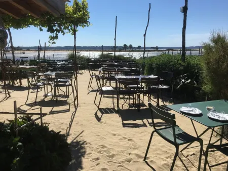 A charming villa with Cap Ferret lighthouse.