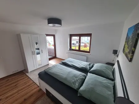 Renovated, modern and bright apartment in a quiet location for 2 to 5 people