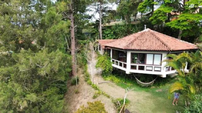 Cozy house, beautiful view, ideal for families and couples. OI FIBER INTERNET.