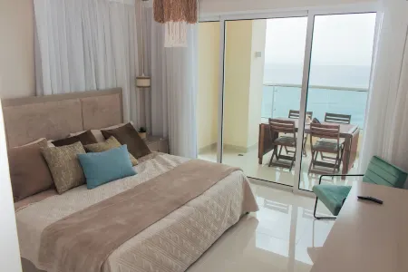 Luxurious Ocean Front 19th Floor 3 Bed Apartment