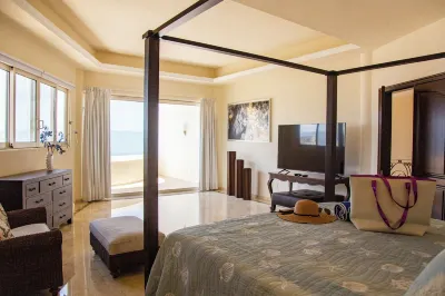 Gorgeous Two-Story Penthouse Private Community on the Beach! Hotels in 