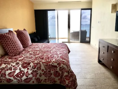 Unwind in luxury – penthouse overlooking Garrafon Reef Park