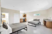 Luxurious Vacation Villa with Lap Pool Các khách sạn gần Los Angeles Whiteman Apt