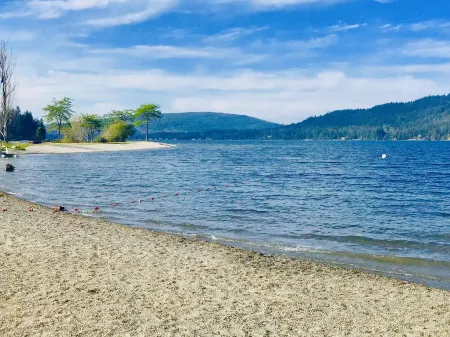 Lake Front Holiday! the Best View in the Valley, on Lake Whatcom and Golf Course