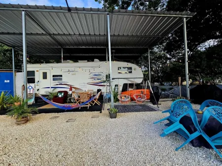 La Parguera, precioso , privado y comodo trailer se alquila, cerca de todo