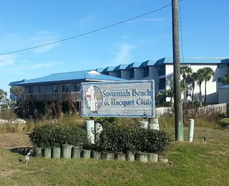Get Away from It all on Tybee Island. Отели рядом с достопримечательностью «Cockspur Island Lighthouse»
