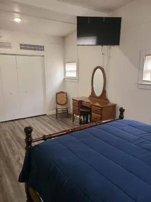 Cozy 3-Bedroom Beaver Creek Cottage Hotels in Wayne County