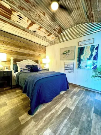 Cozy Lake Front Cabin w/Marina Access, Free Fishing, Wifi & Beautiful Views- #47