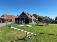 Comfortable and fully furnished apartment with modern bathroom Hotels in Terschelling