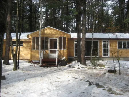 Newly Renovated Rustic Cabin Отели в г. Тамворт