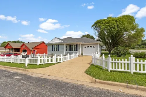 Chic Berryville Home - In Town - Day Trip to Eureka Springs & Branson Hôtels à : Carroll County