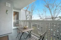 Cozy Beach Condo Sleeps 6