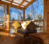 Chalet Sean, peaceful retreat on beautiful mountain brook and walk to river.. Hotels in Sutton