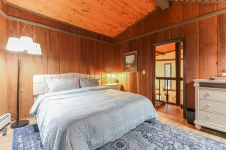 Lake Lodge w Pool Table & Water Toys - Close to Town