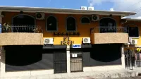 UPSTAIRS 1 BR APARTMENT. GREAT LOCATION / AC . WiFi.KITCHEN