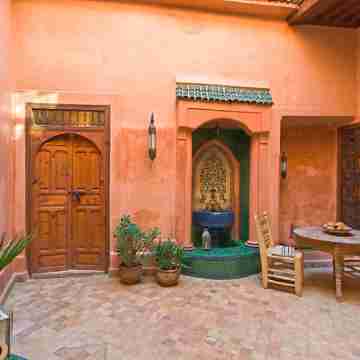 Jewel of a private home all to yourselves in the heart of the Old City Hotel Exterior