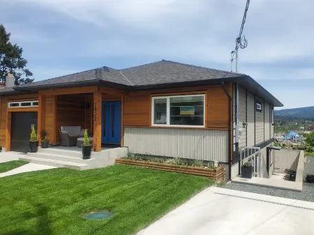 Conveniently located guest suite in the heart of the Cowichan Valley. Отели в г. Дункан