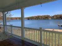 Beautiful lakefront home W/Breathtaking  view