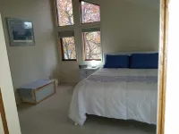 Westwood Luxurious Living ~ 1 Bedroom Apartment ~ Lovely! Hotels in Sandpoint