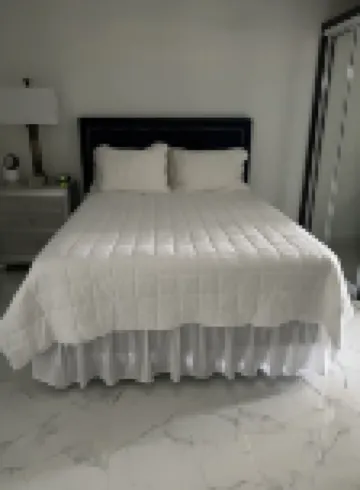 Luxury centric 1 bedroom apt - 5 min from the beach