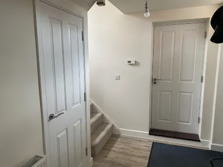 Luxurious 4 br detached house in cul-de-sac ideal for family or group of friends