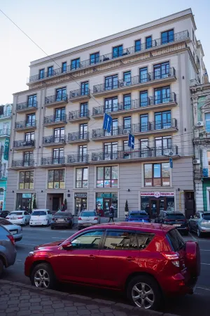 New comfortable apartment in down-town of Odessa Отели рядом с достопримечательностью «Храм святого апостола Луки»