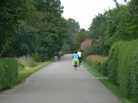 Large garden with playground, patio, garden shed, close to the village, individual, 3 living units.