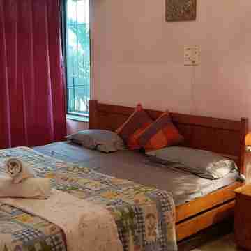 Cozy Hill-touch villa with Lounge Pool. Quiet neighbourhood. Quick trek to lake Rooms