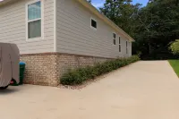 Moondance on Magnolia - the perfect location in Ocean Springs. Walk to downtown!