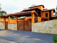Beautiful house with pool and great location Hotels near Cocanha Beach