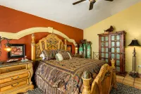 Beachfront Estate Sleeps 12! Walk Everywhere in Los Barriles with Pool & Spa